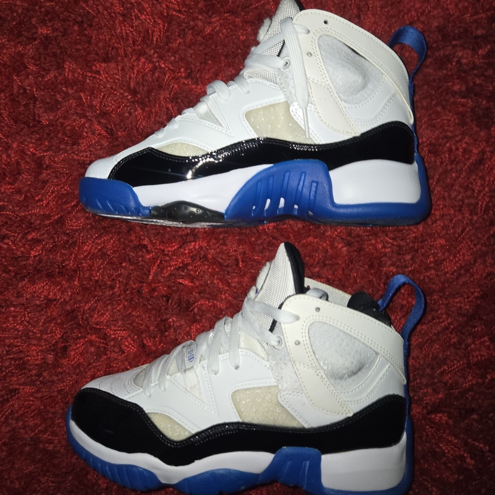 Jordans Boys White & Blue Sneakers - Picture 5 of 7